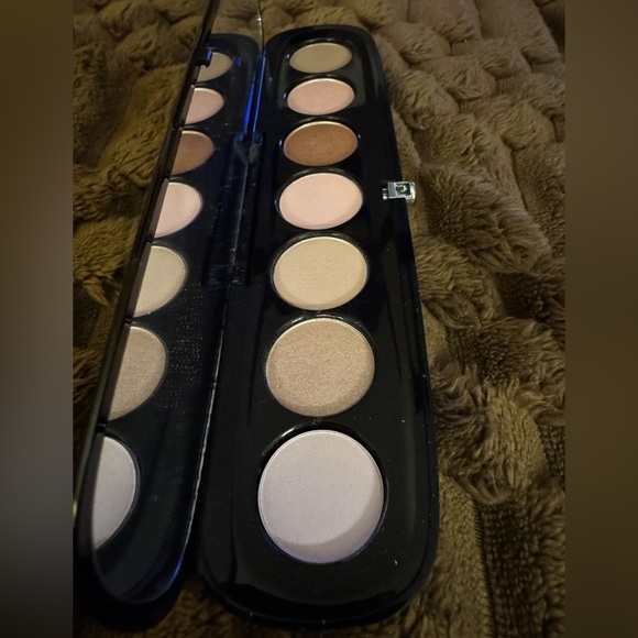 Marc Jacobs 220 The Lover Eyeshadow Palette - Picture 3 of 8